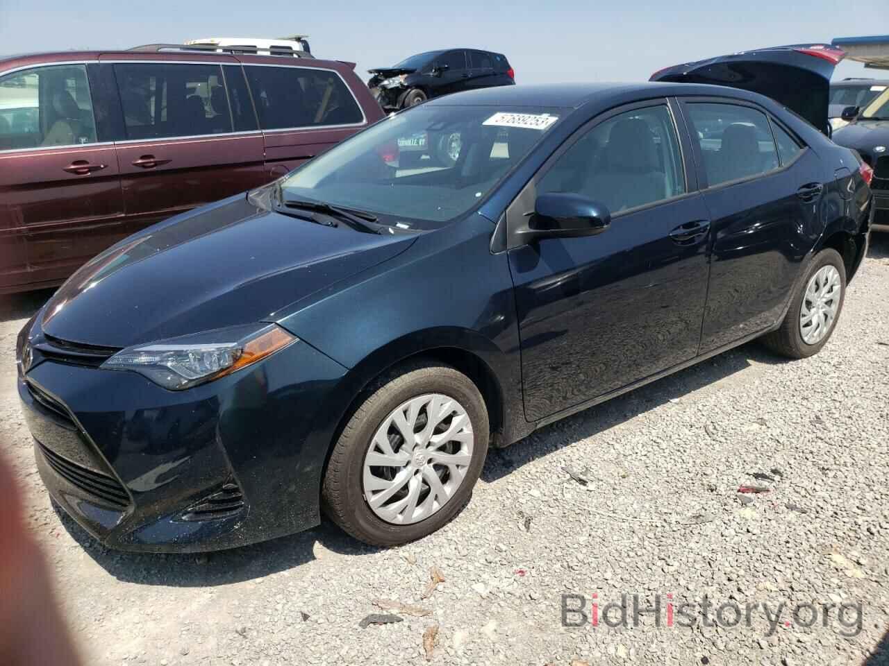 Photo 5YFBURHEXJP853675 - TOYOTA COROLLA 2018