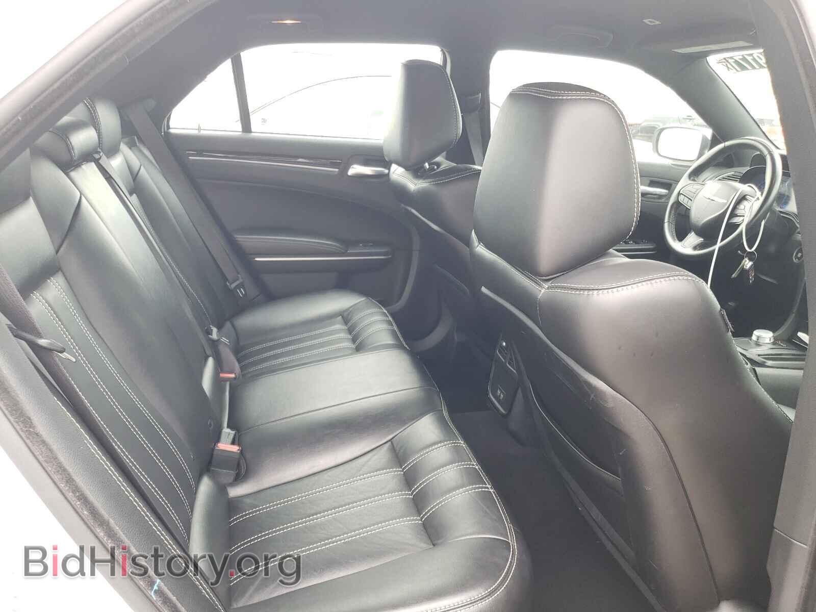 2019 CHRYSLER 300 - VIN: 2C3CCAGG5KH648997 - Фото 6