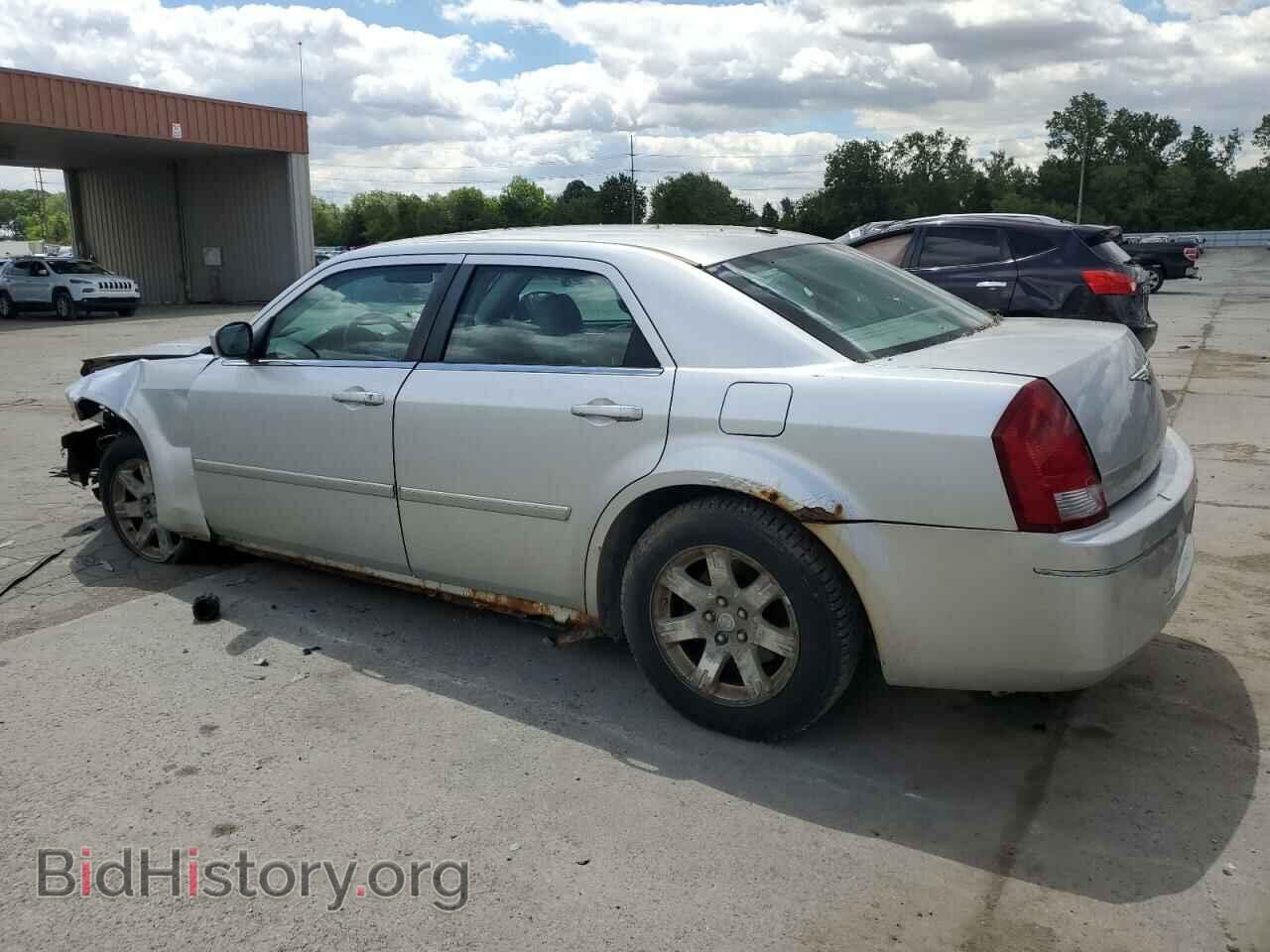 2006 CHRYSLER 300 - VIN: 2C3KA53G06H520901 - Фото 2