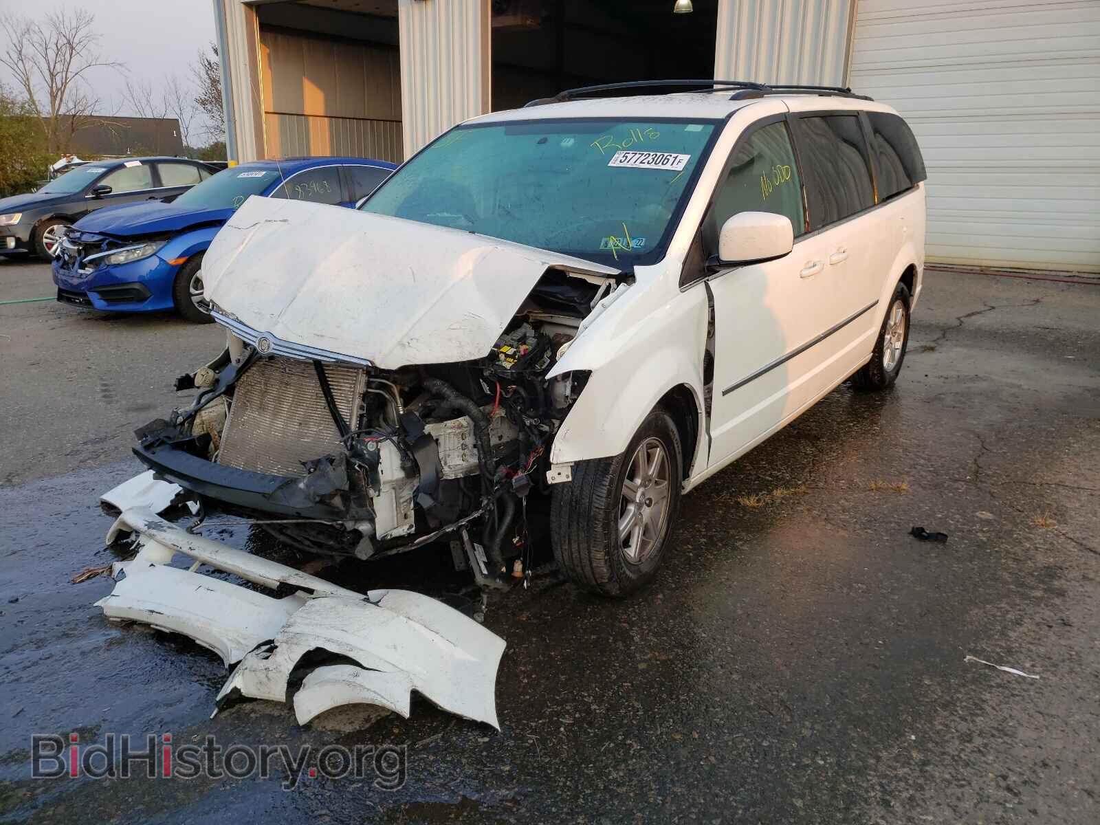 2010 CHRYSLER MINIVAN - VIN: 2A4RR5D17AR271104 - Фото 2