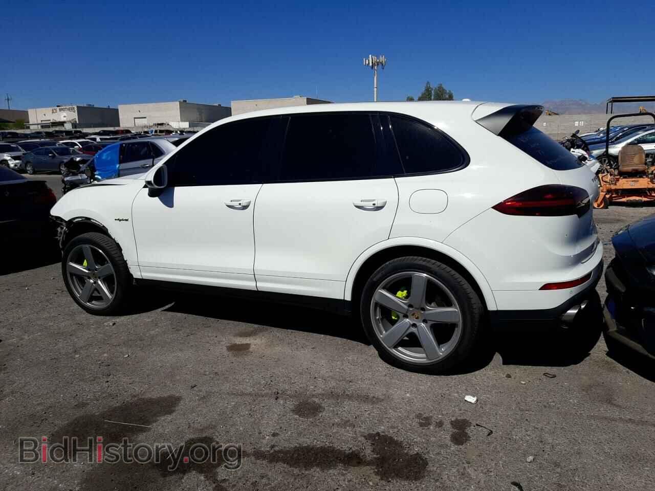 2017 PORSCHE CAYENNE - VIN: WP1AE2A23HLA75950 - Фото 2
