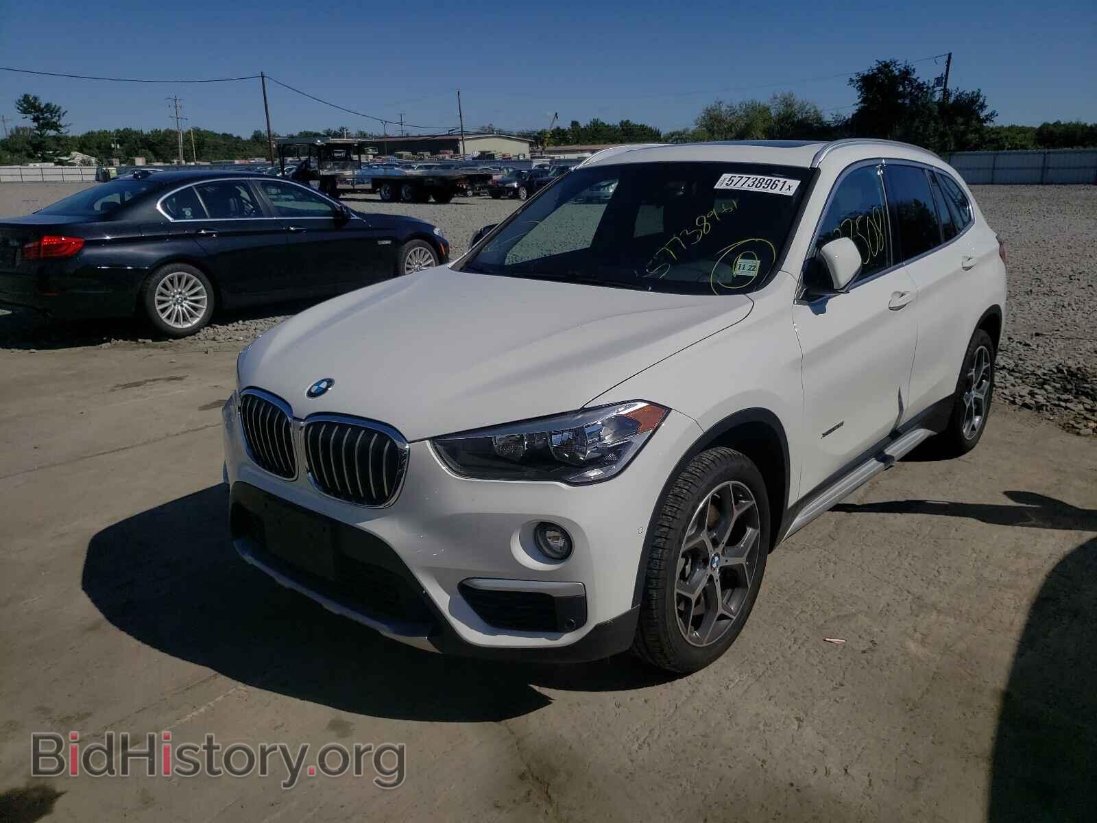 2018 BMW X1 - VIN: WBXHT3C33J5K23402 - Фото 2