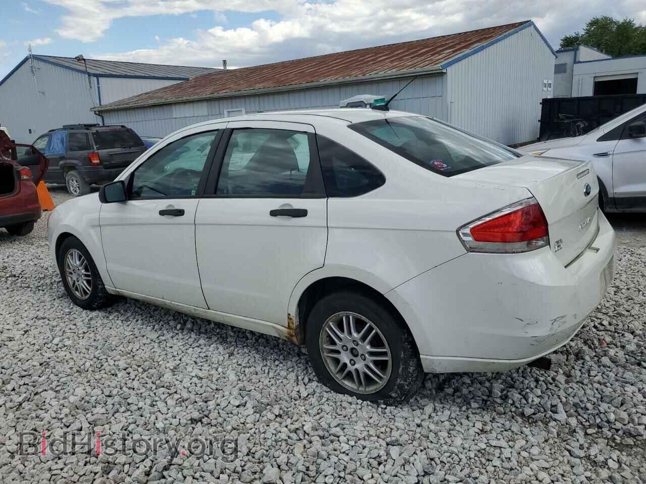 2011 FORD FOCUS - VIN: 1FAHP3FN7BW111802 - Photo 2