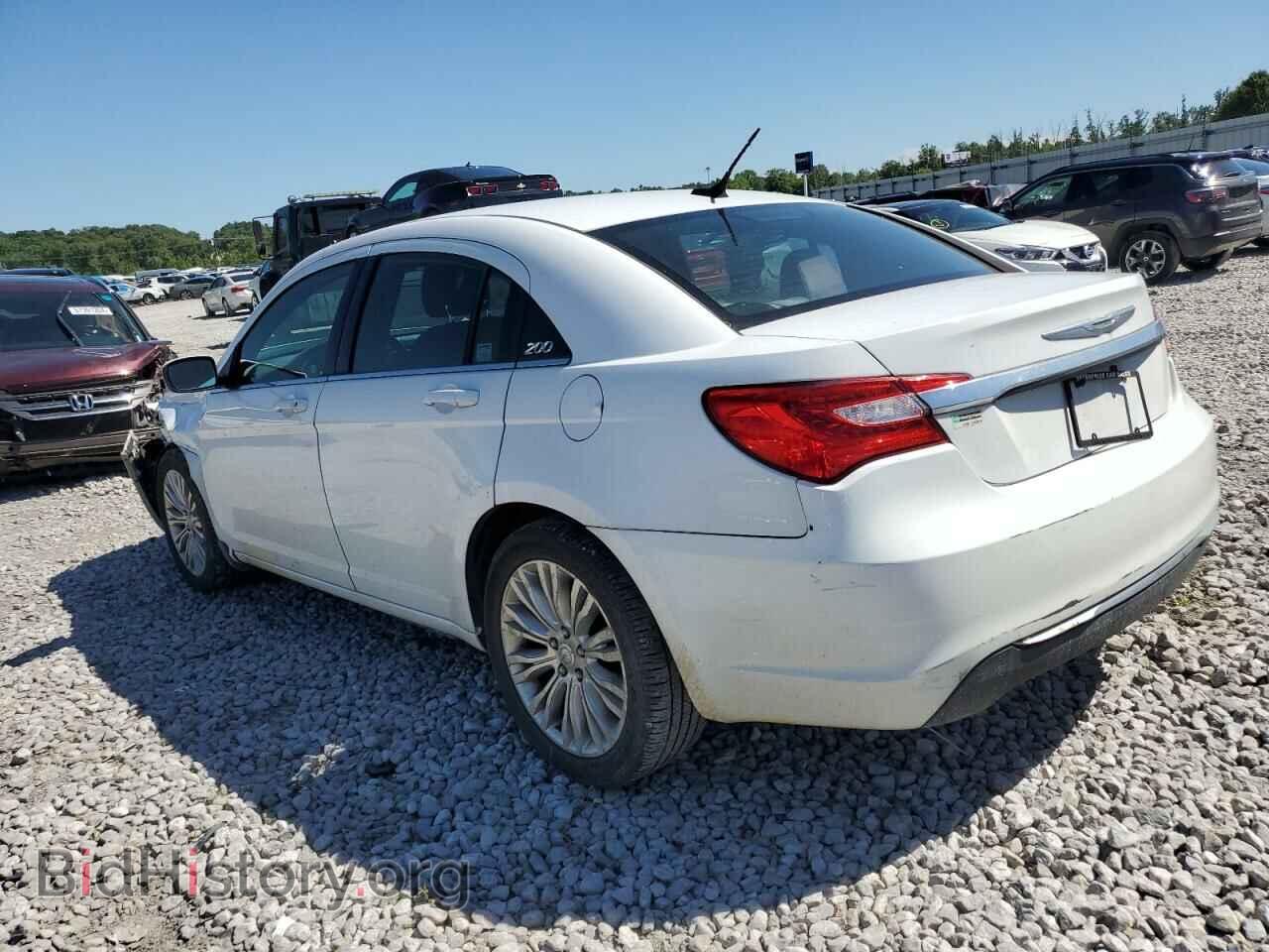 2013 CHRYSLER 200 - VIN: 1C3CCBAB9DN671244 - Фото 2