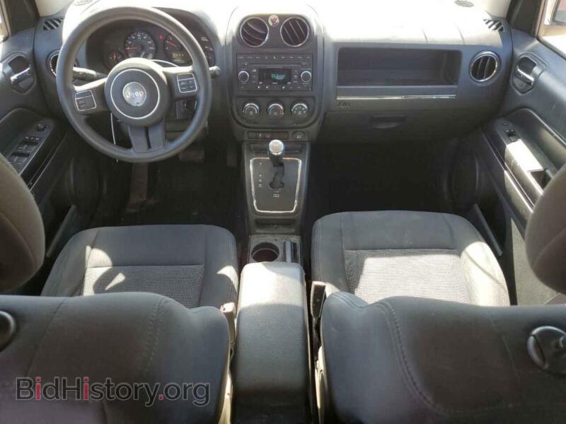 2012 Jeep COMPASS (VIN 1C4NJDBB7CD633200) — photo 8 of 13