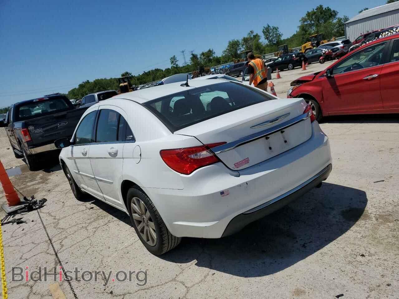 2013 CHRYSLER 200 - VIN: 1C3CCBBB3DN714393 - Фото 2