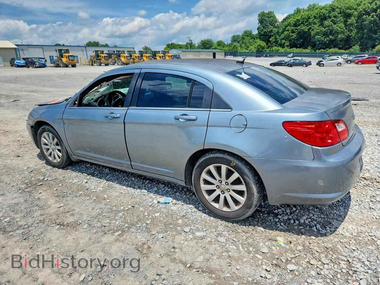 2010 CHRYSLER SEBRING - VIN: 1C3CC5FB3AN231073 - Photo 2