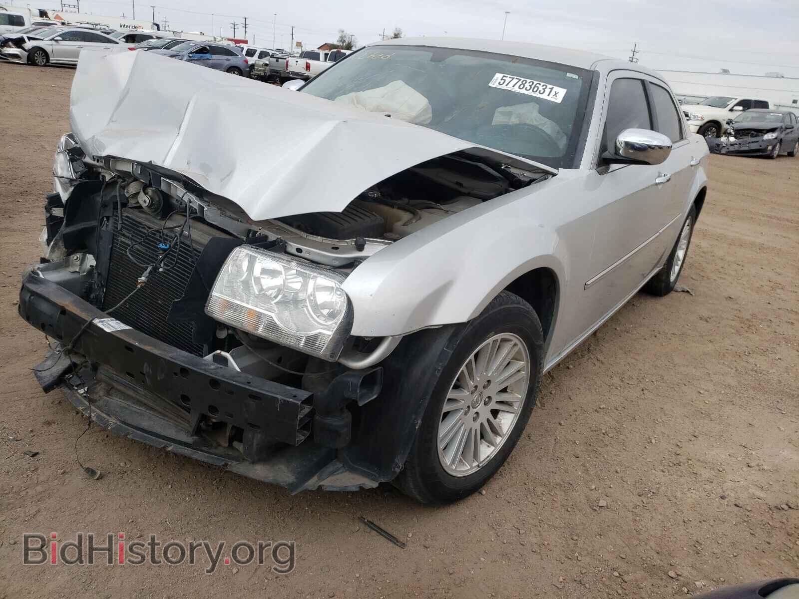2010 CHRYSLER 300 - VIN: 2C3CA5CV7AH155189 - Фото 2