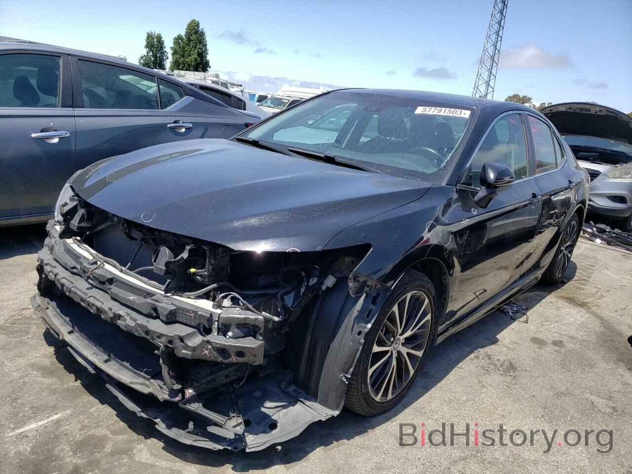 Photo 4T1B11HK7JU101043 - TOYOTA CAMRY 2018