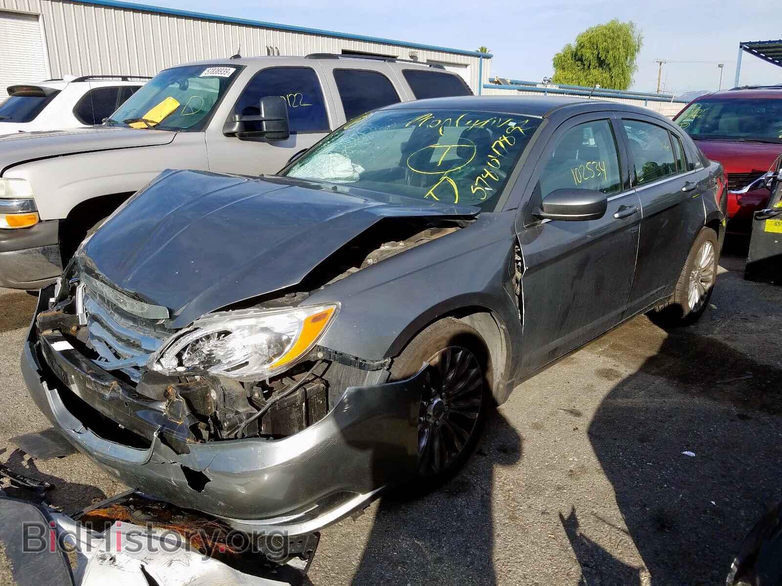 2013 CHRYSLER 200 - VIN: 1C3CCBAB1DN671206 - Фото 2