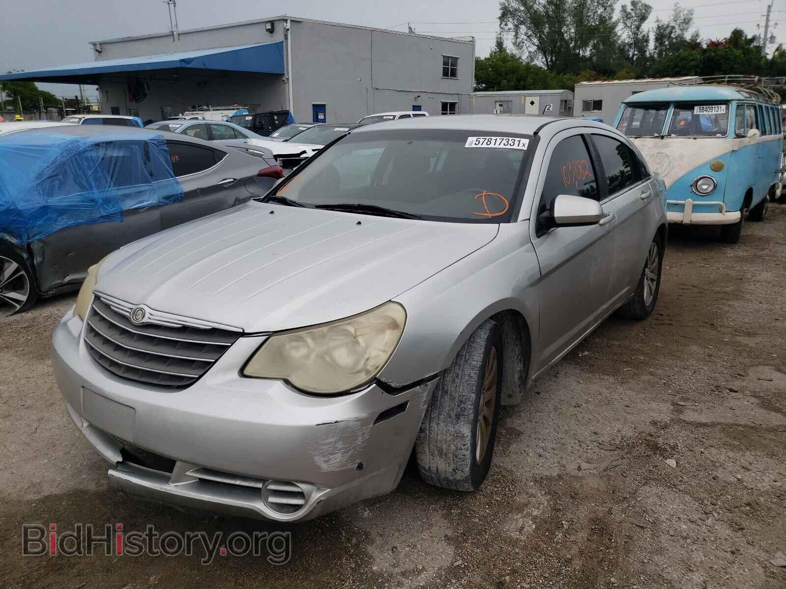 2010 CHRYSLER SEBRING - VIN: 1C3CC5FB7AN195338 - Фото 2