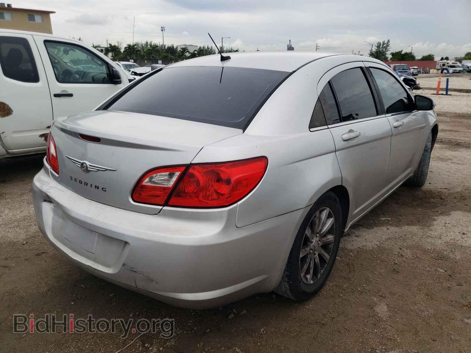 2010 CHRYSLER SEBRING - VIN: 1C3CC5FB7AN195338 - Фото 4