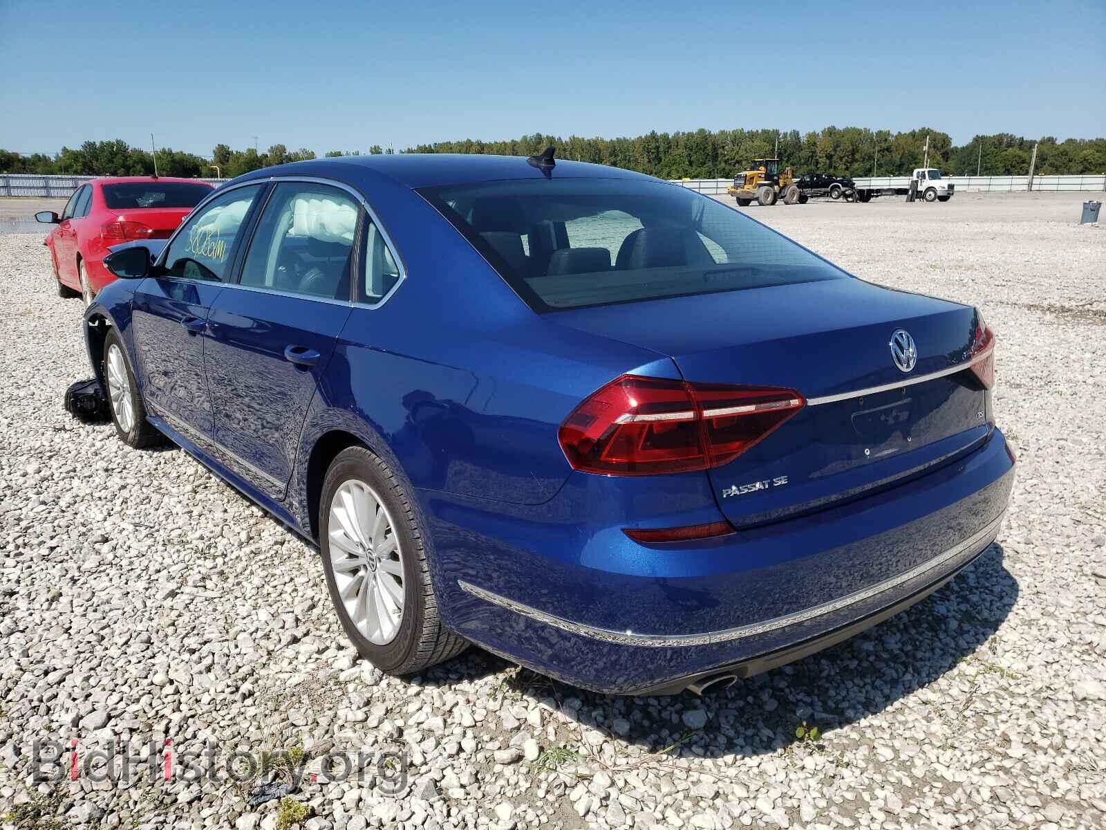 2017 VOLKSWAGEN PASSAT - VIN: 1VWBT7A32HC033476 - Фото 3