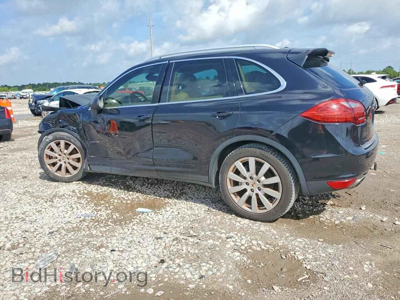2011 PORSCHE CAYENNE - VIN: WP1AB2A27BLA54695 - Photo 2