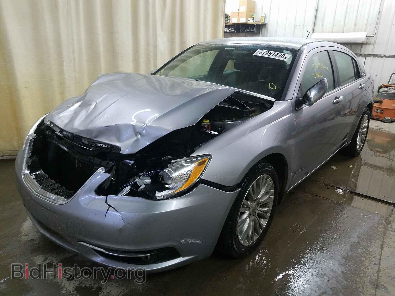 2013 CHRYSLER 200 - VIN: 1C3CCBCG6DN525828 - Фото 2