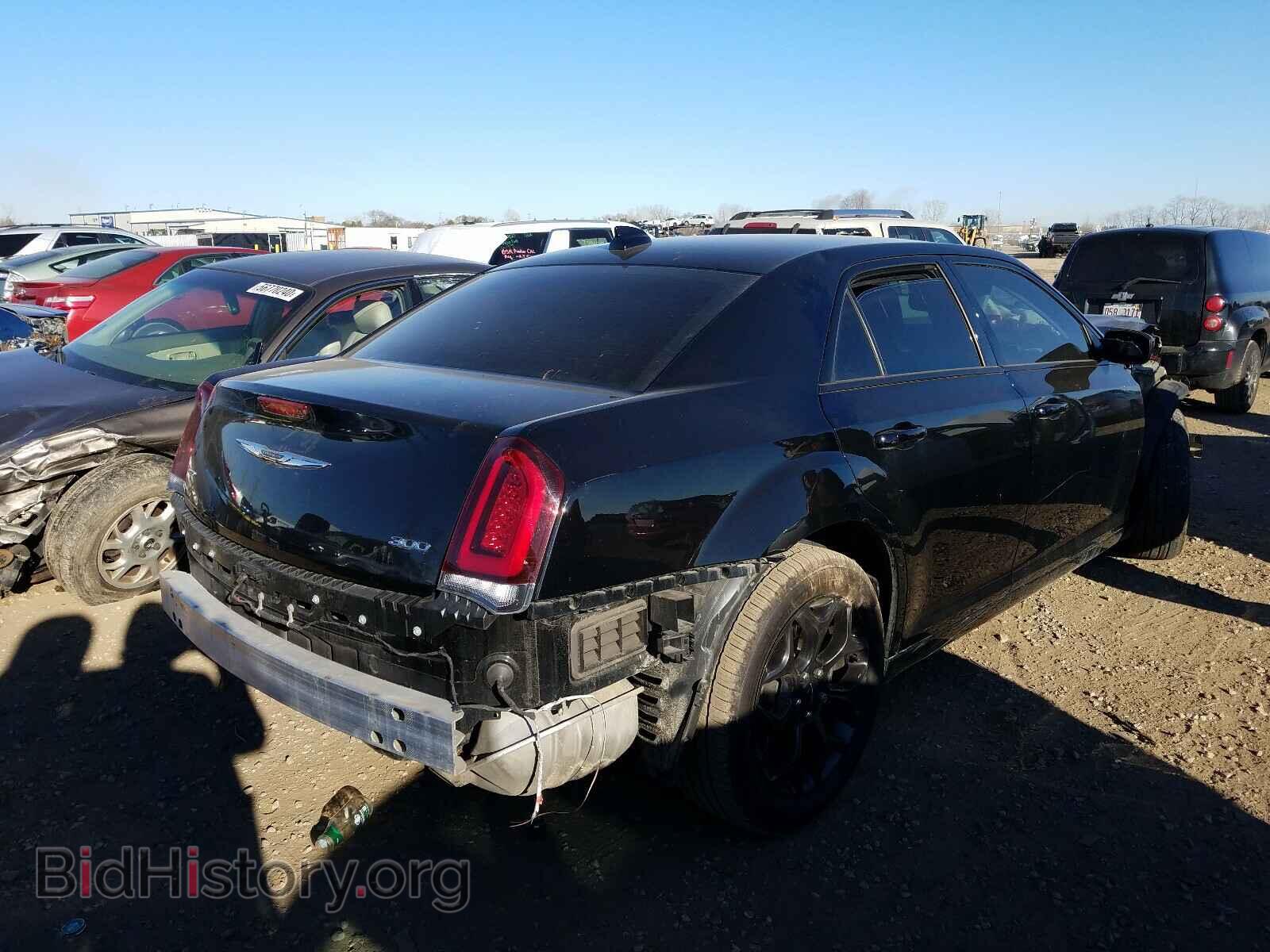 2019 CHRYSLER 300 - VIN: 2C3CCARG7KH556562 - Фото 4
