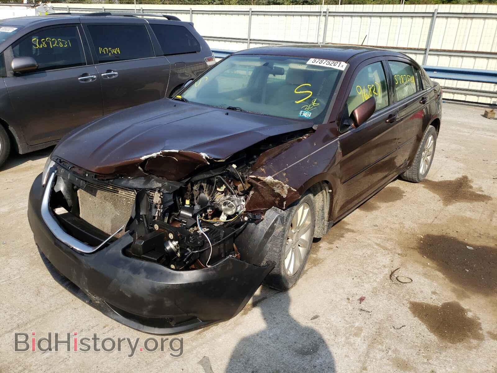 2013 CHRYSLER 200 - VIN: 1C3CCBBG9DN678592 - Фото 2