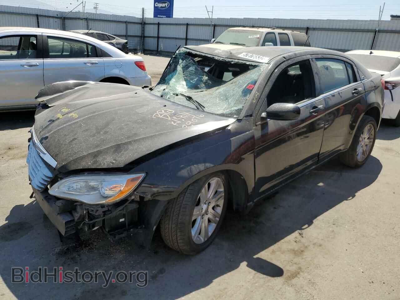 2013 CHRYSLER 200 - VIN: 1C3CCBAB4DN670230 - Photo 2