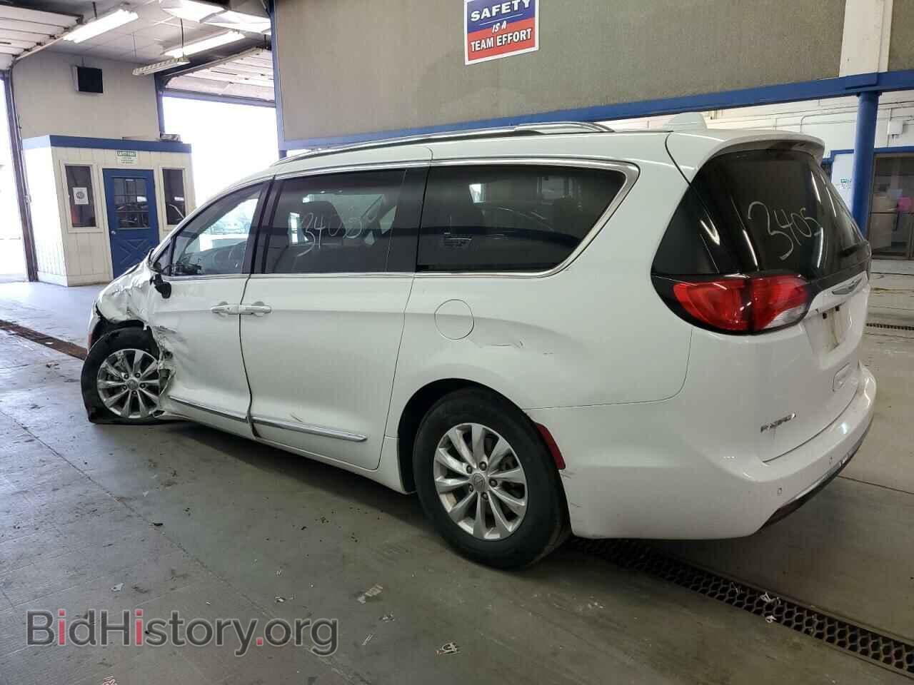 2018 CHRYSLER PACIFICA - VIN: 2C4RC1BG8JR211145 - Фото 2
