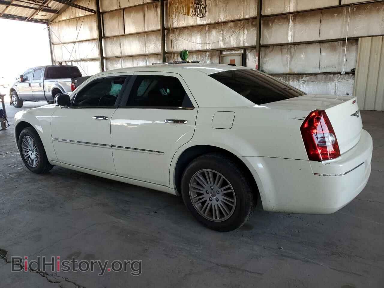 2010 CHRYSLER 300 - VIN: 2C3CA5CV0AH319866 - Фото 2