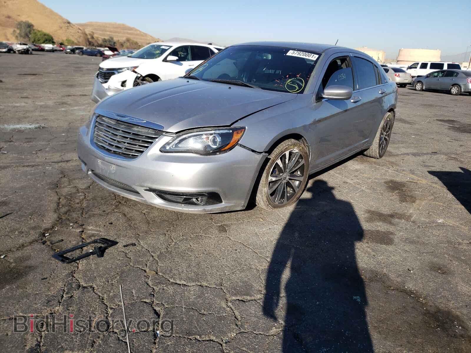 2013 CHRYSLER 200 - VIN: 1C3CCBBB9DN699897 - Фото 2