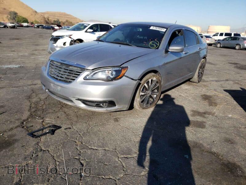 2013 Chrysler 200 (VIN 1C3CCBBB9DN699897) — фото 2 из 10