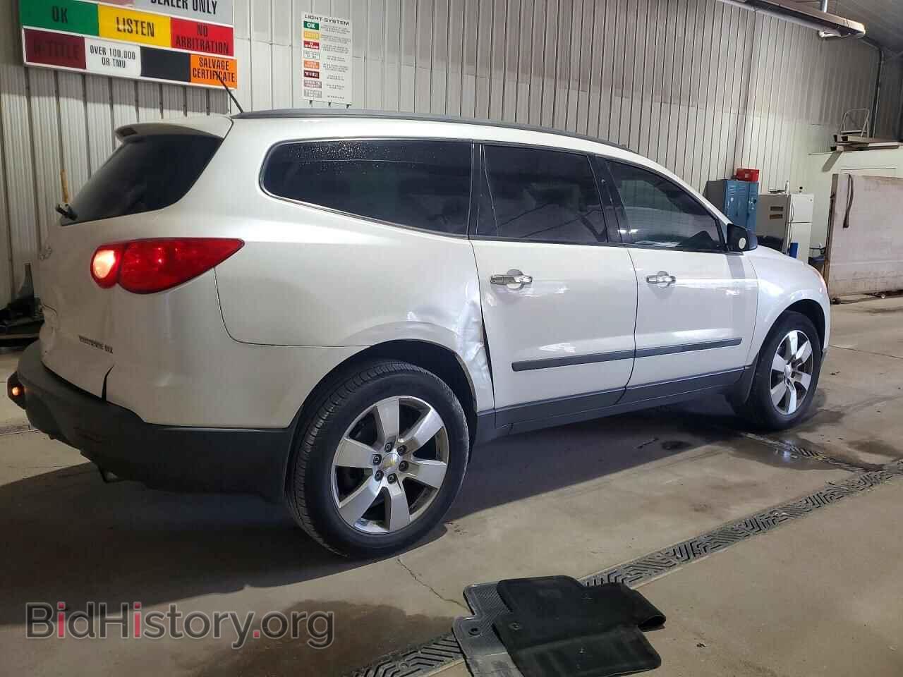 2011 CHEVROLET TRAVERSE - VIN: 1GNKVLED7BJ206377 - Фото 3