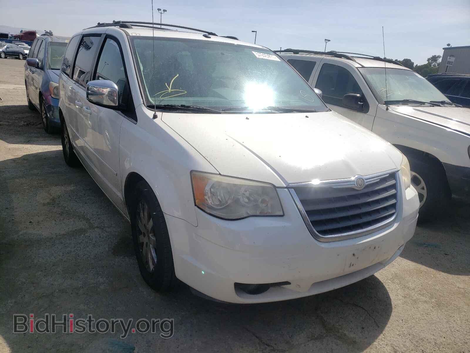2008 CHRYSLER MINIVAN - VIN: 2A8HR54PX8R665883 - Фото 2