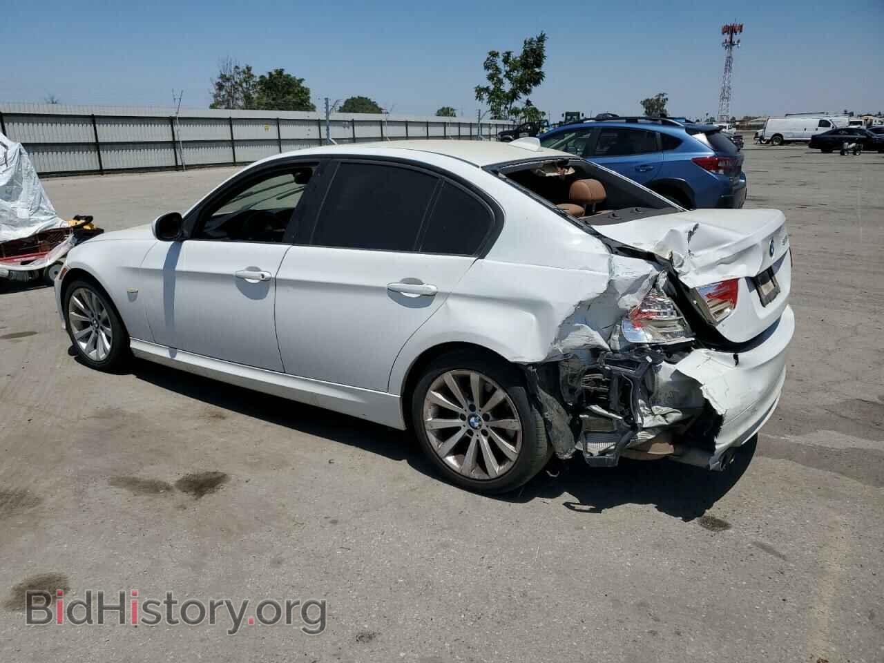 2011 BMW 3 SERIES - VIN: WBAPH5C59BF093402 - Photo 2