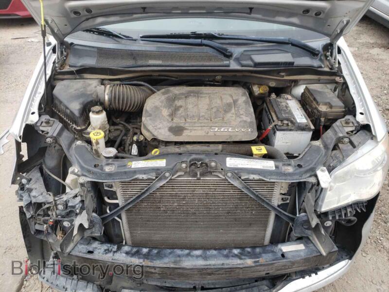 2011 Chrysler MINIVAN (VIN 2A4RR8DG8BR704131) — photo 7 of 10