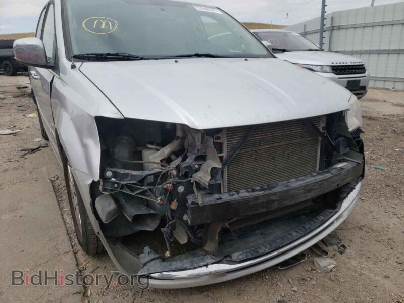 2011 Chrysler MINIVAN (VIN 2A4RR8DG8BR704131) — photo 9 of 10