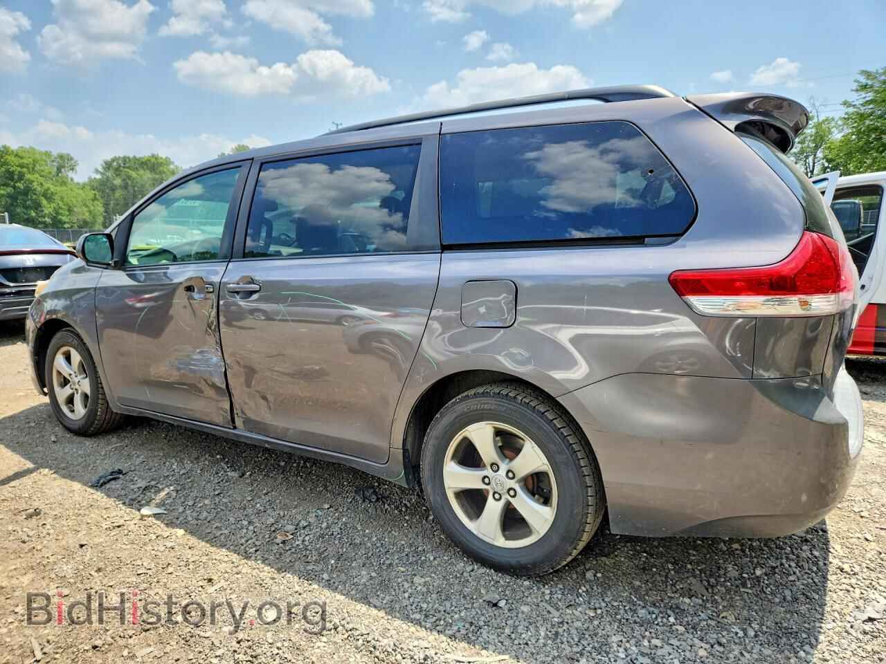 2011 TOYOTA SIENNA - VIN: 5TDKK3DC4BS172864 - Фото 2