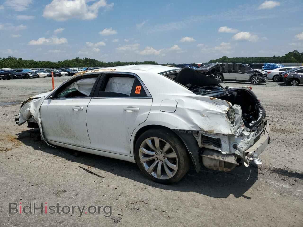 2019 CHRYSLER 300 - VIN: 2C3CCAAG7KH533780 - Фото 2