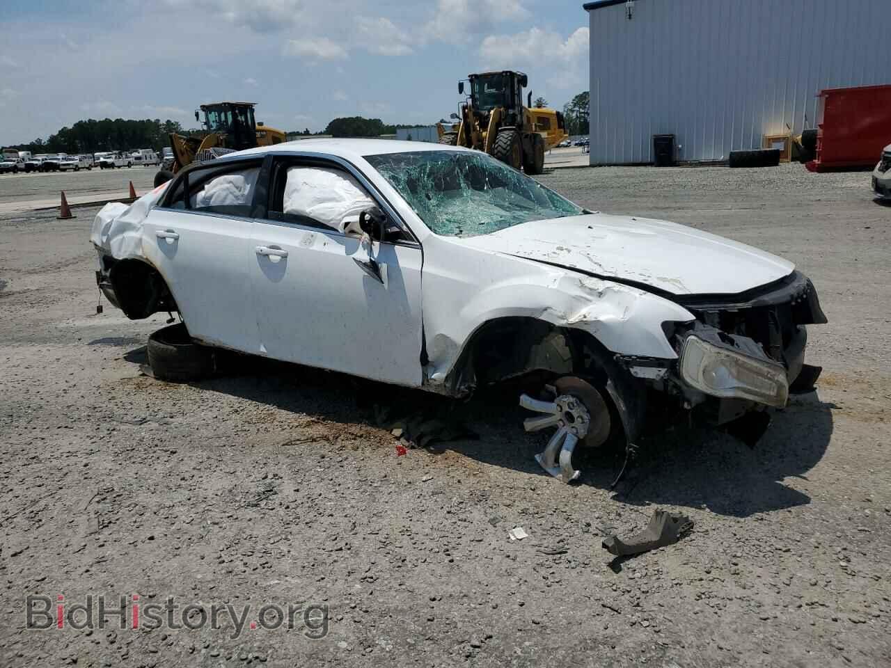 2019 CHRYSLER 300 - VIN: 2C3CCAAG7KH533780 - Фото 4