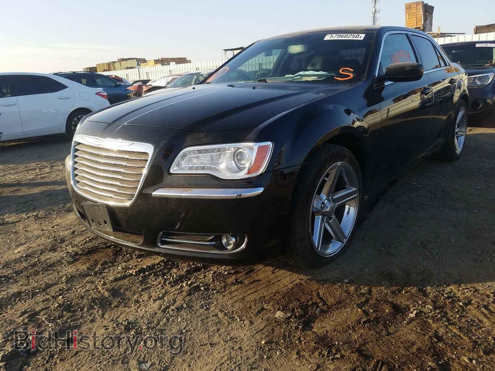 2013 CHRYSLER 300 - VIN: 2C3CCAAG1DH697495 - Фото 2