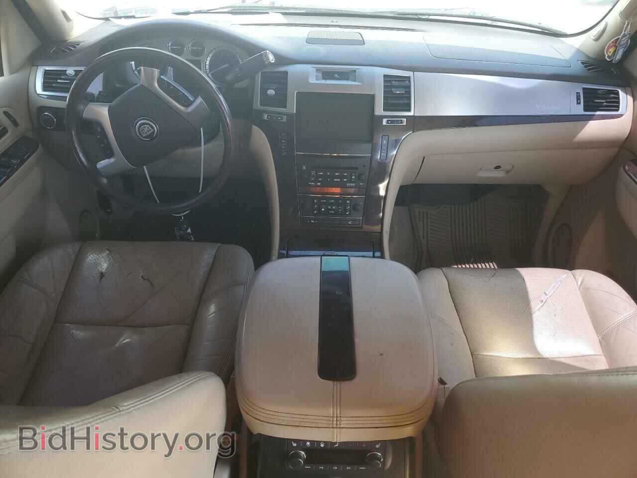 2011 CADILLAC ESCALADE - VIN: 1GYS4CEF4BR211724 - Фото 8