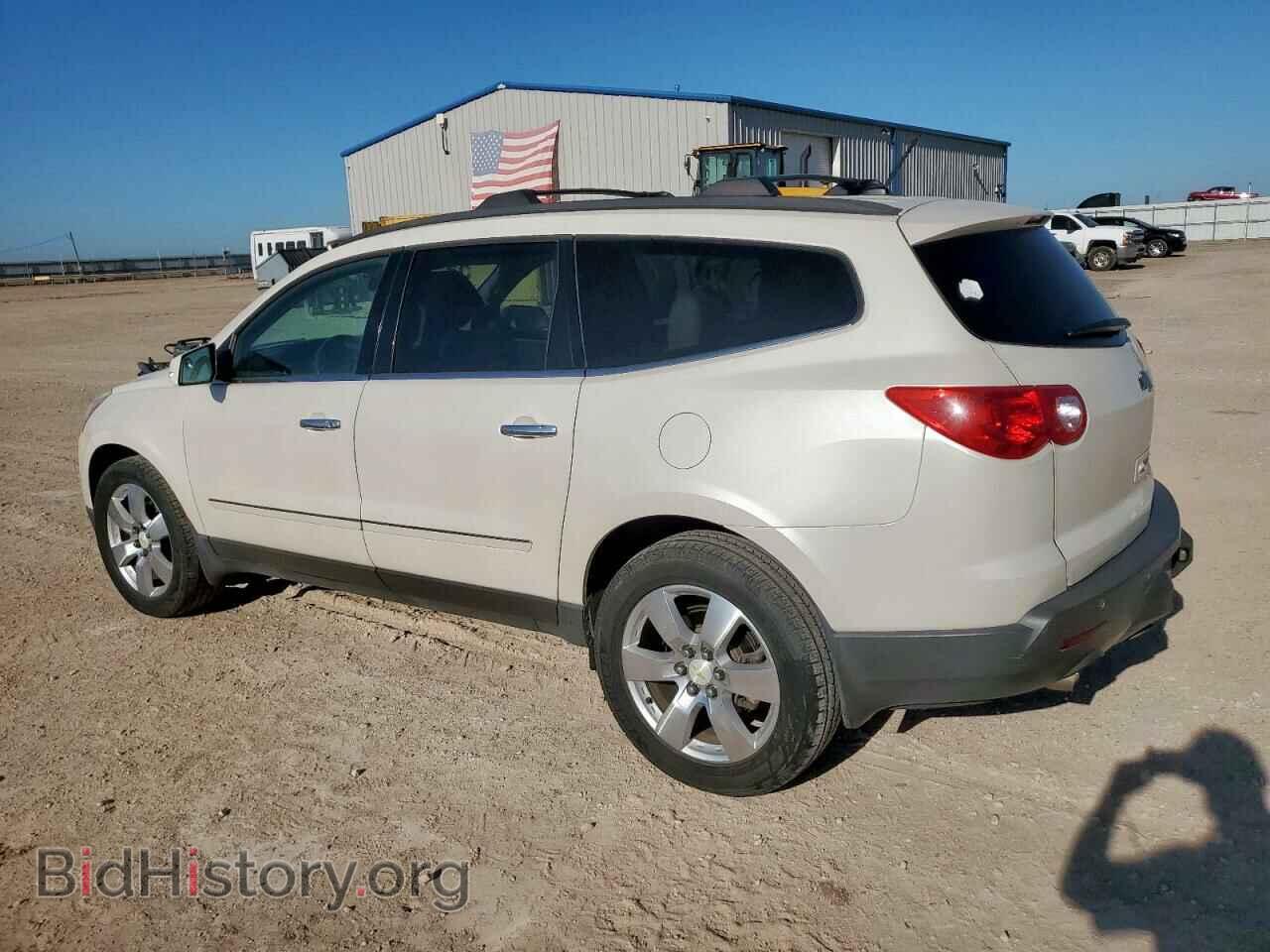 2012 CHEVROLET TRAVERSE - VIN: 1GNKRLEDXCJ144849 - Фото 2