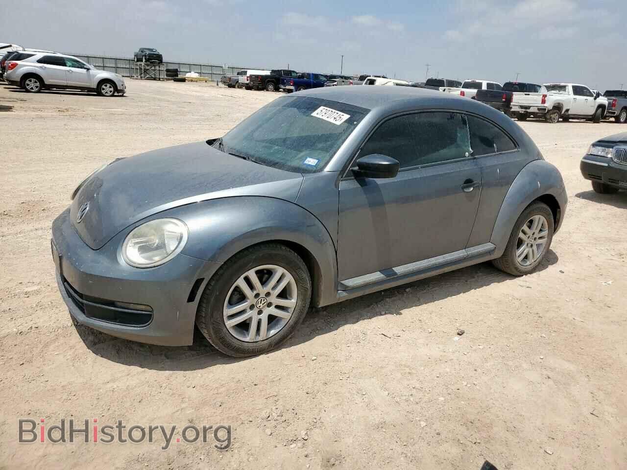 Photo 3VWFP7AT4DM645399 - VOLKSWAGEN BEETLE 2013