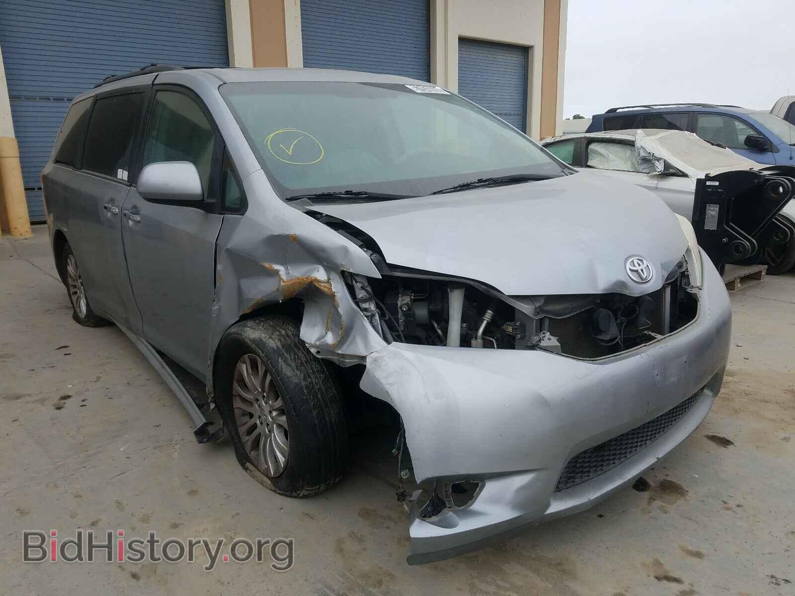 Фотография 5TDYK3DC4BS070748 - TOYOTA SIENNA 2011