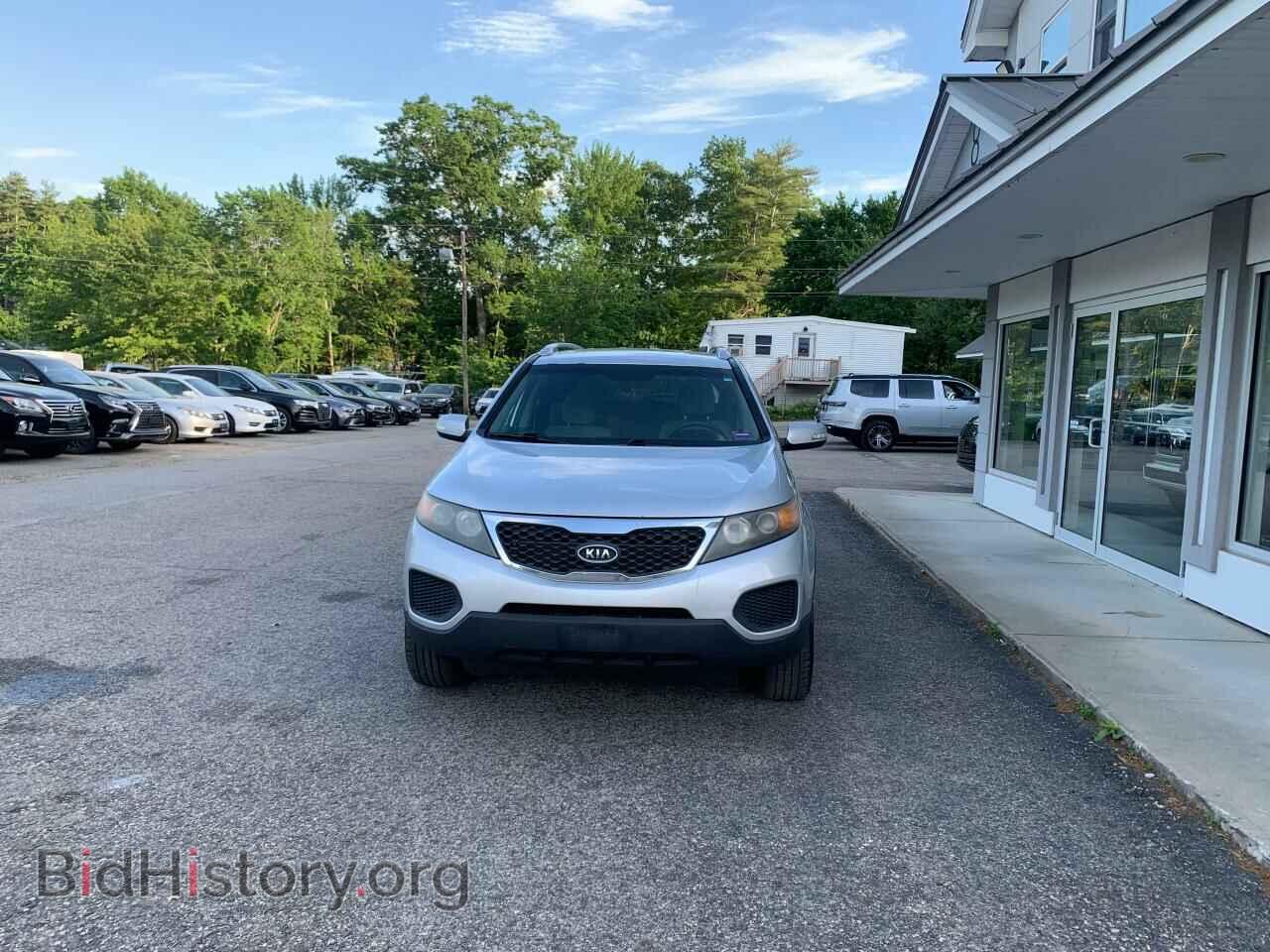 2011 KIA SORENTO - VIN: 5XYKTDA29BG047936 - Фото 2