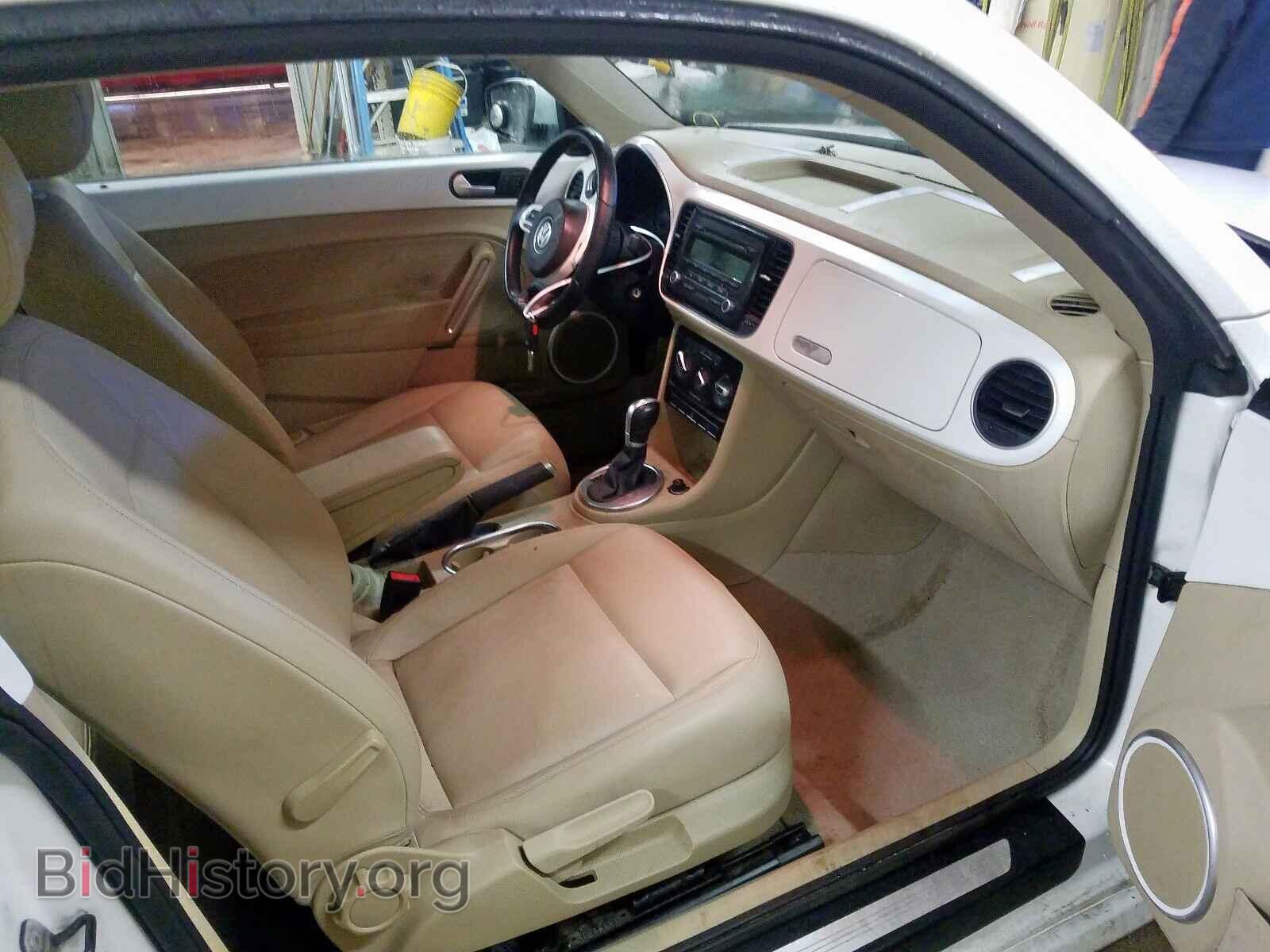 2014 VOLKSWAGEN BEETLE - VIN: 3VWJ17AT2EM647018 - Фото 5