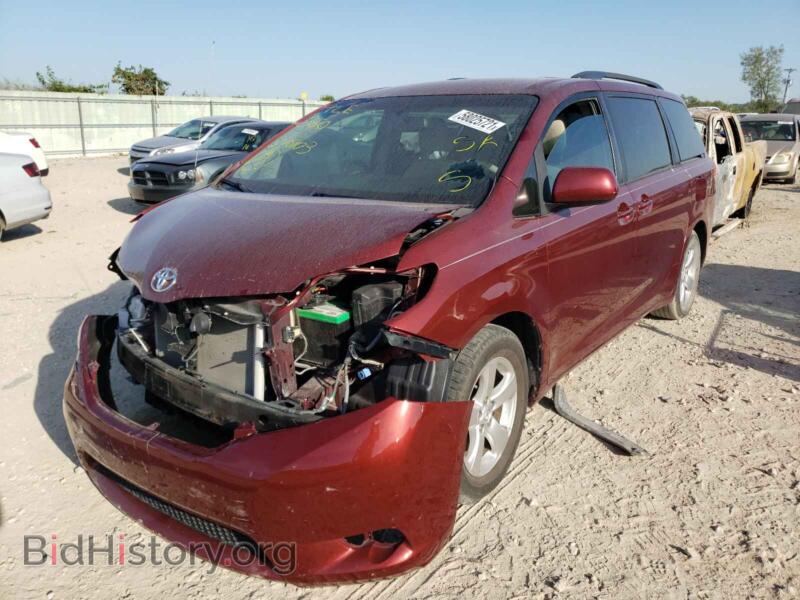 2013 Toyota SIENNA (VIN 5TDKK3DC8DS376103) — photo 2 of 10