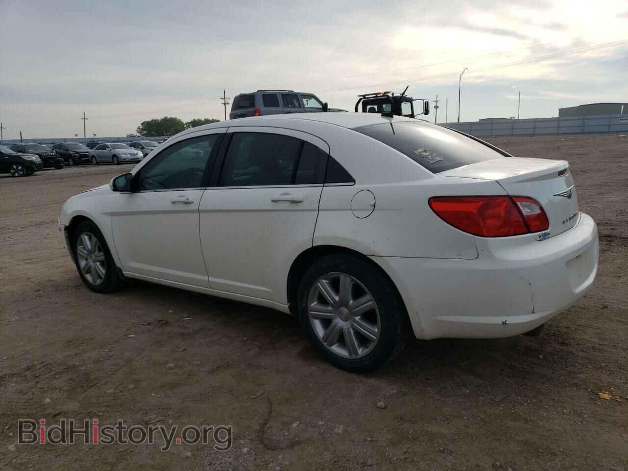 2010 CHRYSLER SEBRING - VIN: 1C3CC5FV2AN200116 - Фото 2