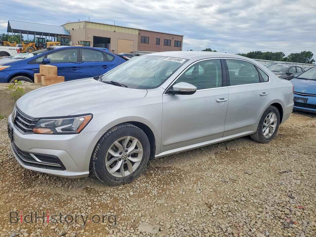 Photo 1VWAT7A33HC059399 - VOLKSWAGEN PASSAT 2017