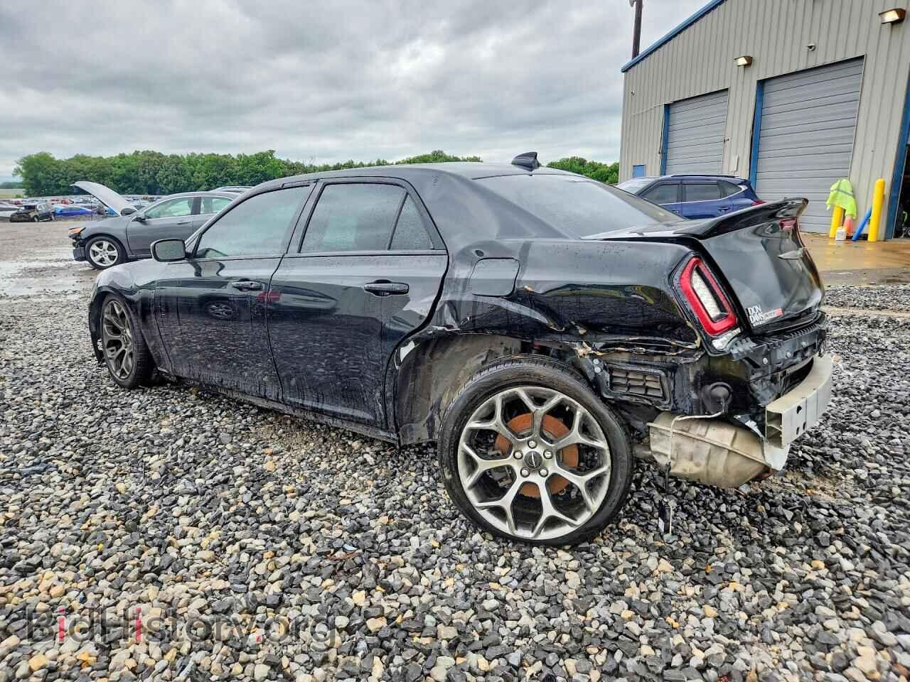 2017 CHRYSLER 300 - VIN: 2C3CCABG8HH669052 - Фото 2