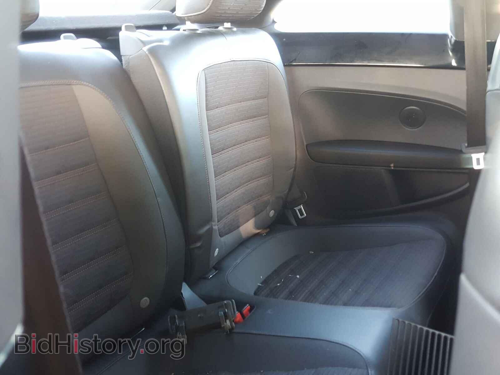 2013 VOLKSWAGEN BEETLE - VIN: 3VWVS7AT9DM685875 - Фото 6