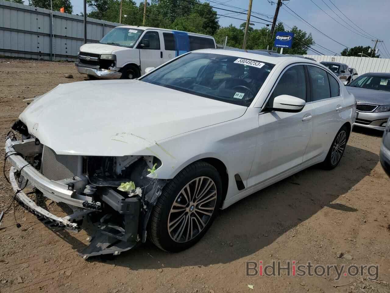 Photo WBAJA7C51KWC77662 - BMW 5 SERIES 2019