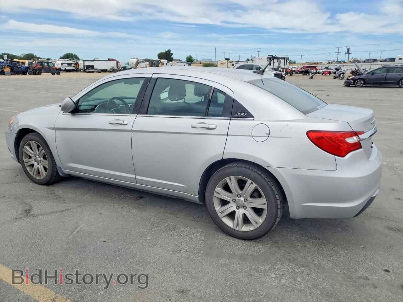 2011 CHRYSLER 200 - VIN: 1C3BC1FB3BN626389 - Photo 2