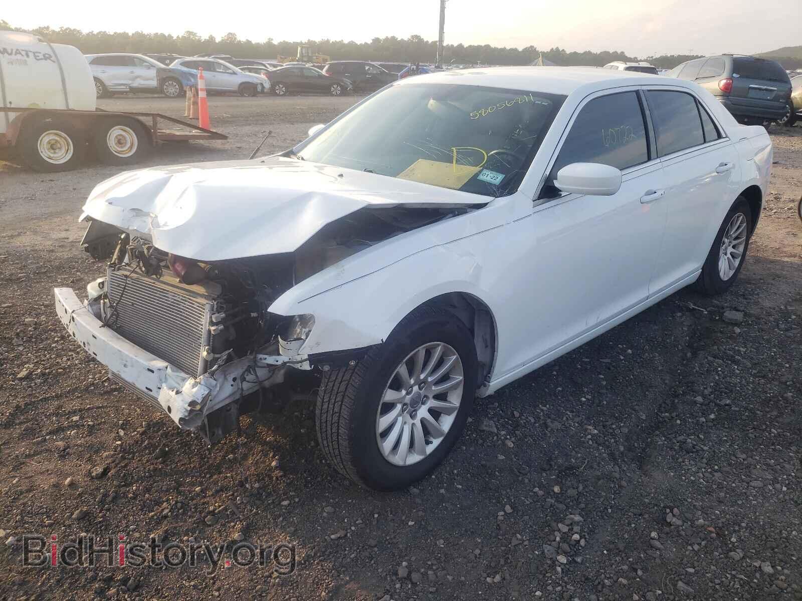 2014 CHRYSLER 300 - VIN: 2C3CCAAG2EH143142 - Фото 2