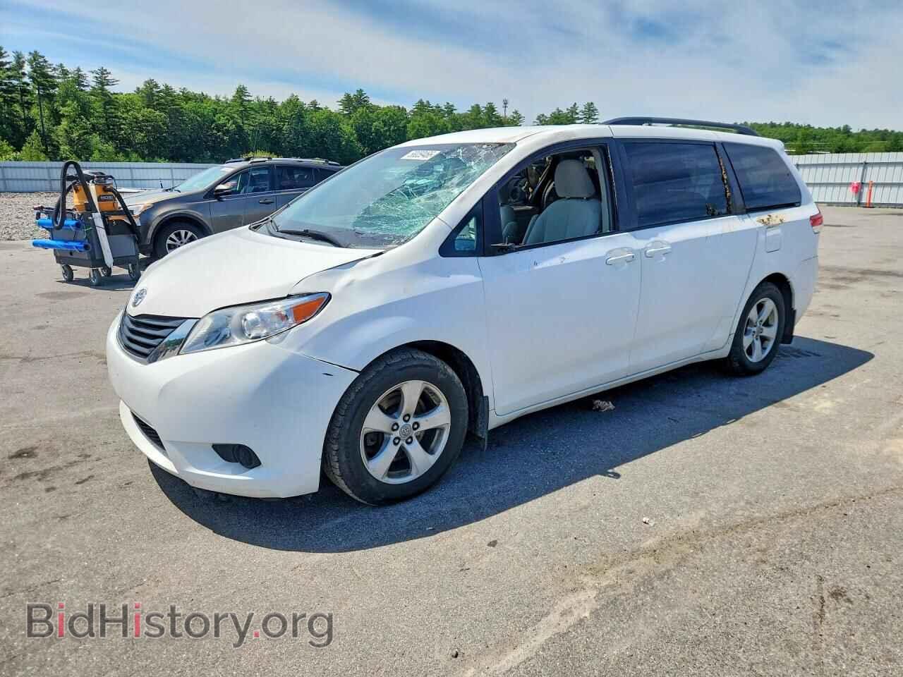 Photo 5TDKK3DC6BS045579 - TOYOTA SIENNA 2011